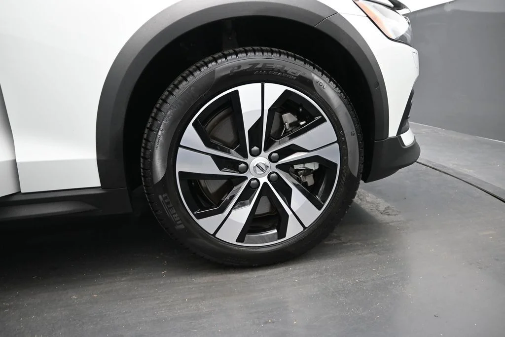Certified Used 2026 Crystal White Volvo Plus image 18