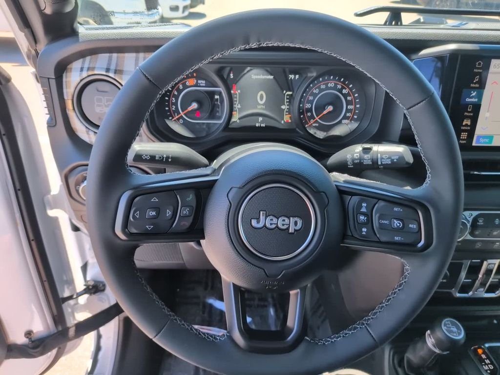 New 2026 Bright White Clear-Coat Exterior Paint Jeep  image 25