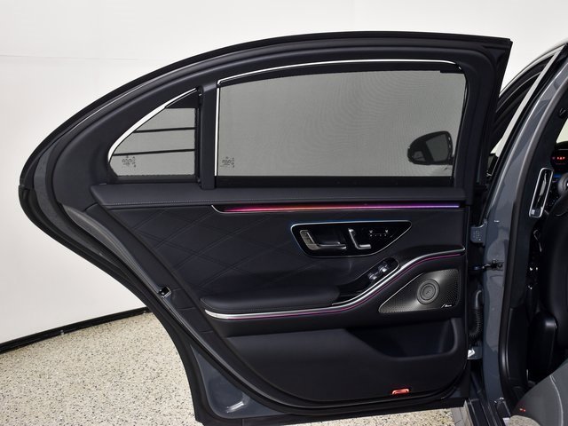 New 2026 MANUFAKTUR Silicon Grey Mercedes-Benz S 63 E AMG® image 105