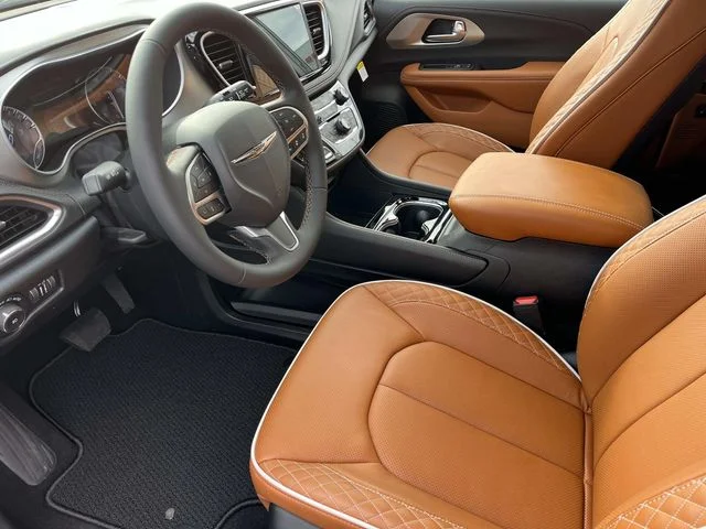 New 2026 Diamond Black Crystal Pearl-Coat Exterior Paint Chrysler Pinnacle image 21