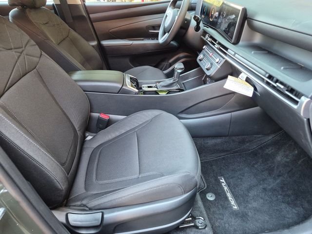 Used 2025 Green Hyundai SE image 24
