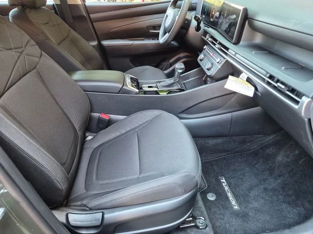 Used 2025 Green Hyundai SE image 24