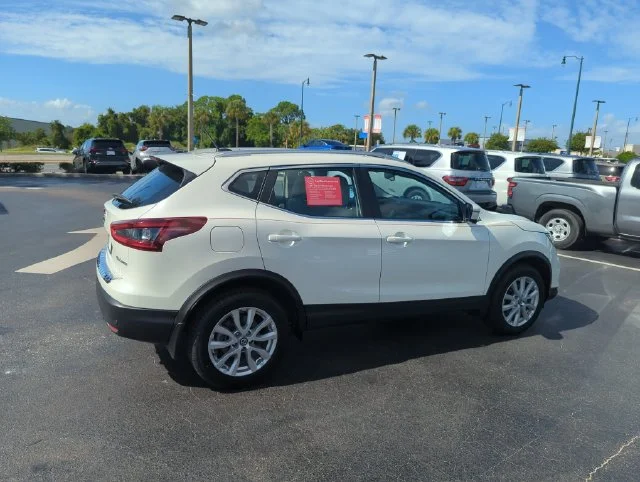 Used 2022 White Nissan SV image 5