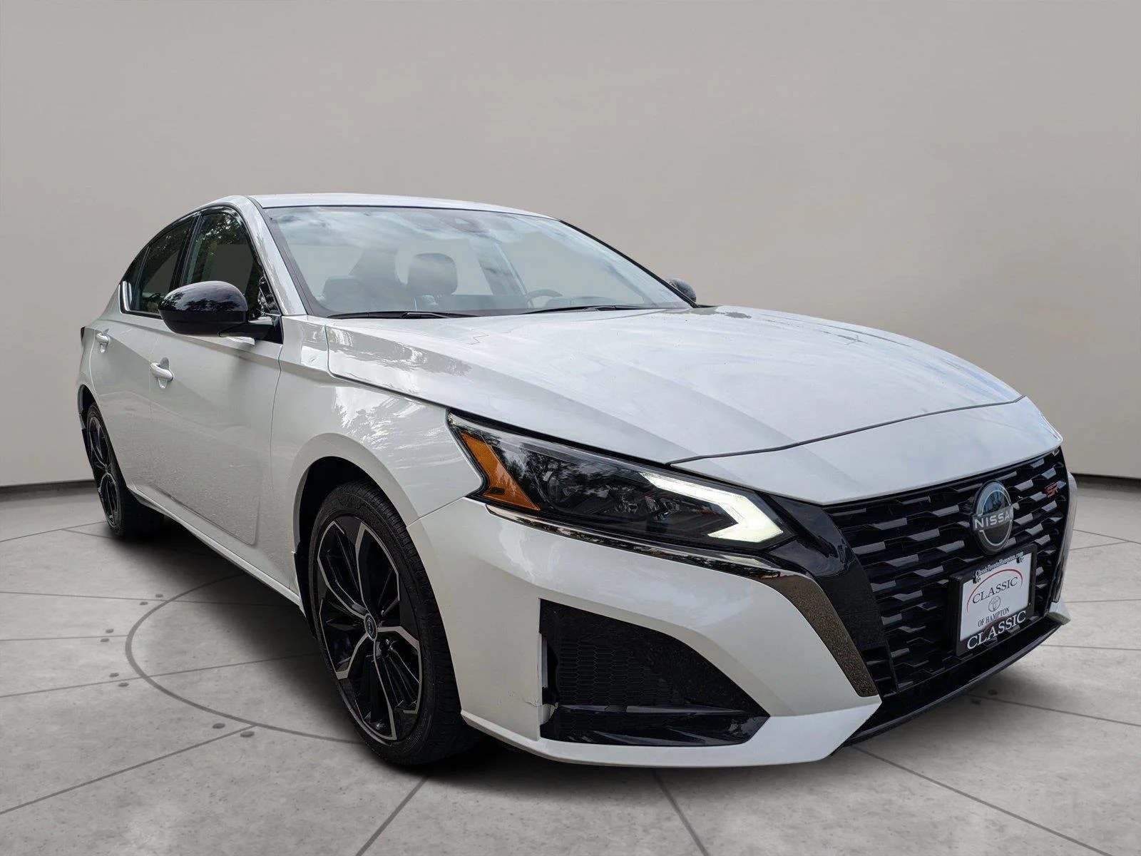 Used 2024 Pearl White Tricoat Nissan 2.5 SR image 1