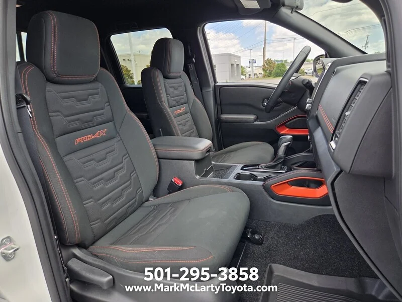 Used 2023 Glacier White NISSAN CREW CAB 4X4 PRO-4X AUTO image 15