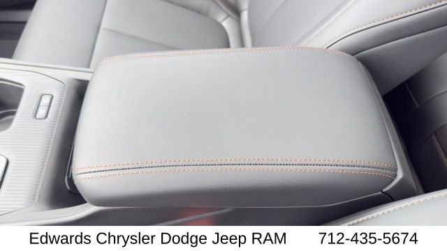 New 2026 Sting-Gray Clear-Coat Exterior Paint Jeep Limited image 25