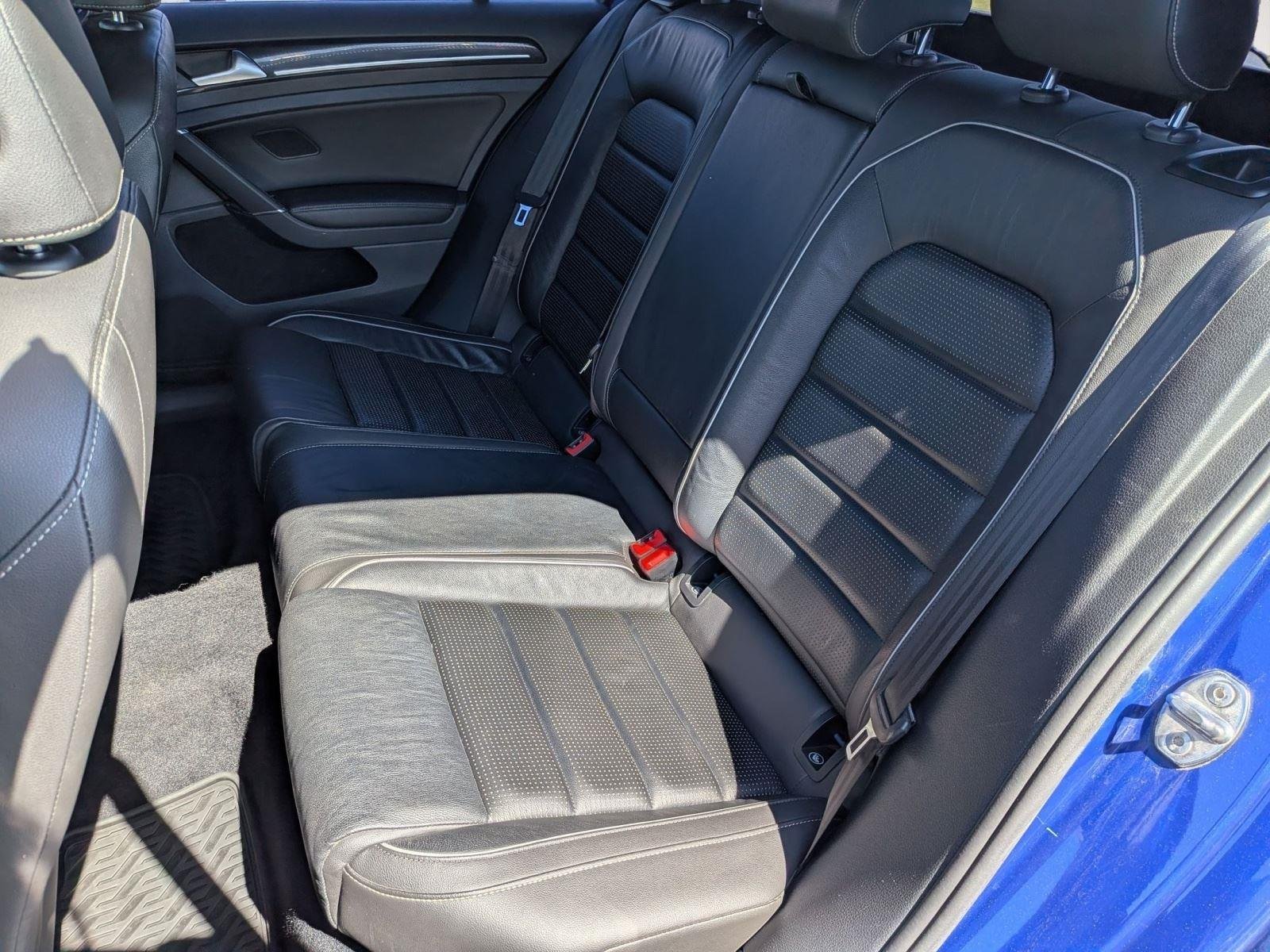 Used 2018 Lapiz Blue Metallic Volkswagen 4Motion image 32