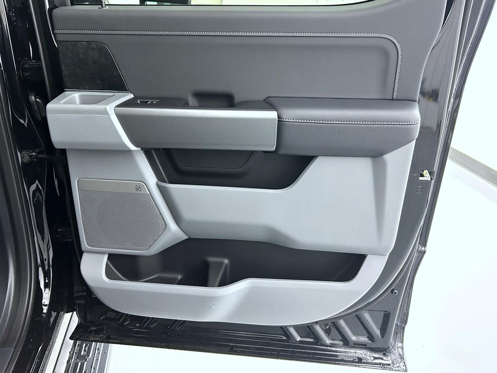 New 2026 Agate Black Metallic Ford XLT image 16
