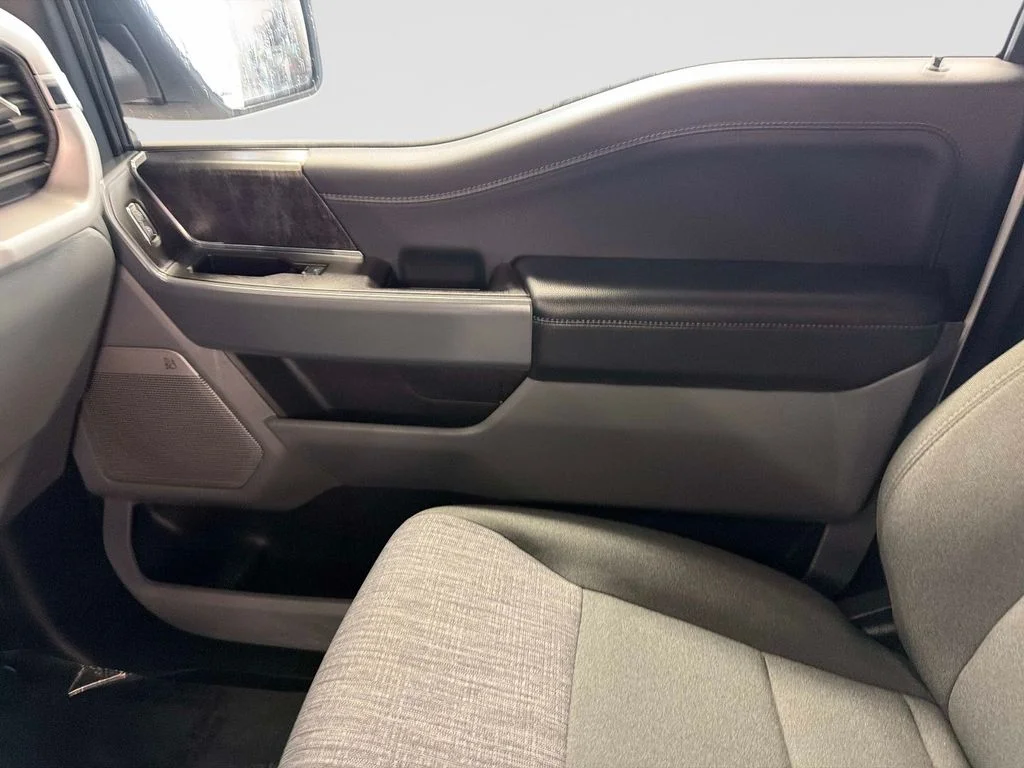 Used 2023 Oxford White Ford XLT image 23
