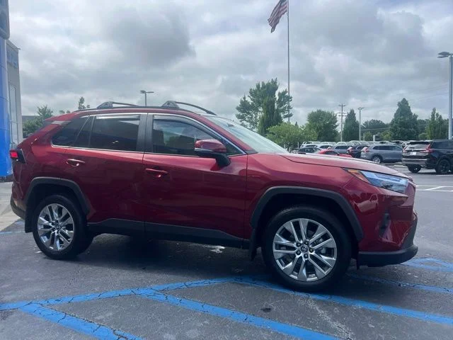 Used 2024 Ruby Flare Pearl Toyota XLE Premium image 4