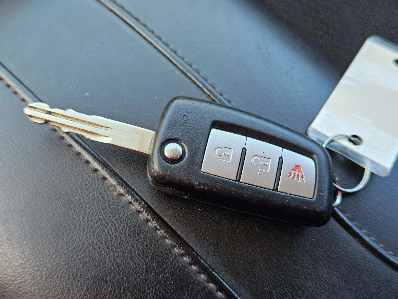 Used 2018 Magnetic Black Nissan S image 26
