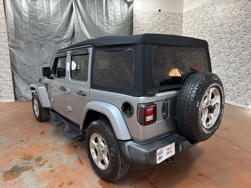 Used 2021 Silver Jeep Unlimited Sport image 5