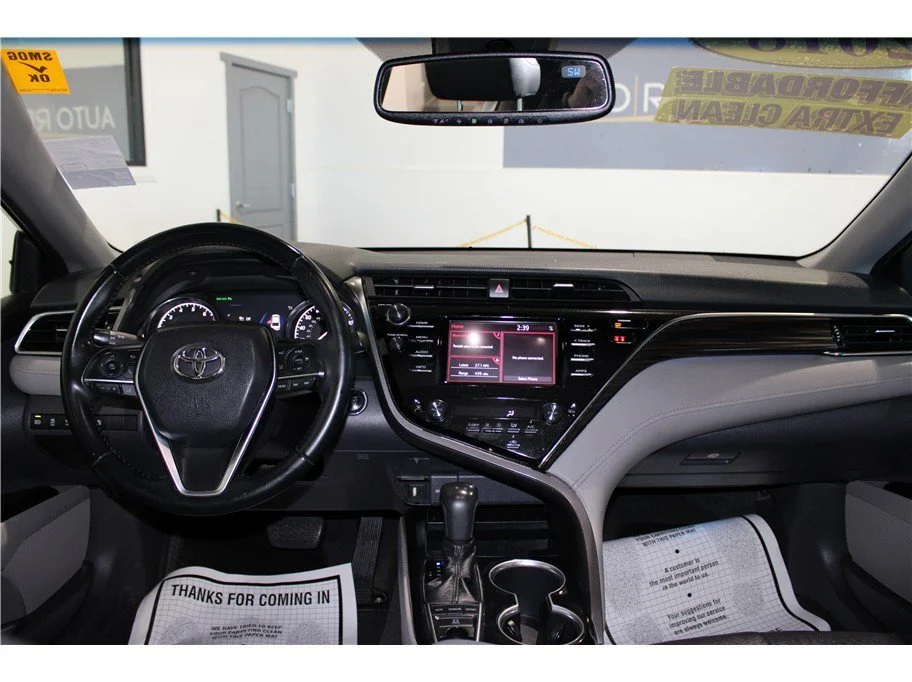 Used 2018 Silver Toyota XLE Sedan 4D image 21