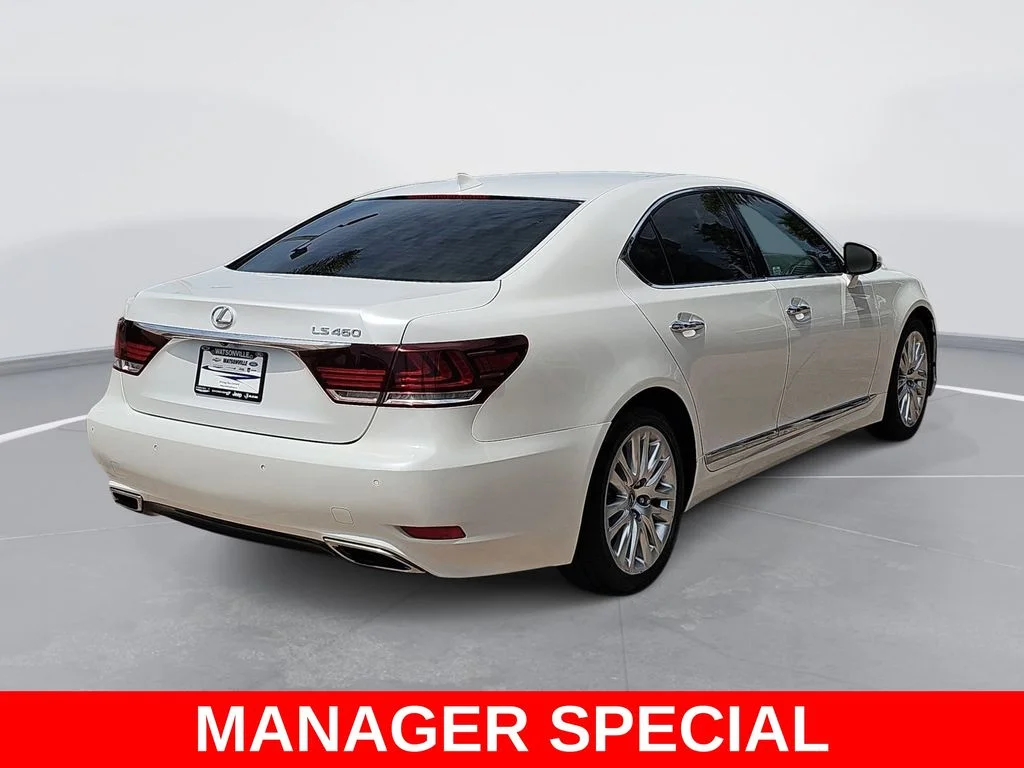 Used 2016 White Lexus 460 image 3