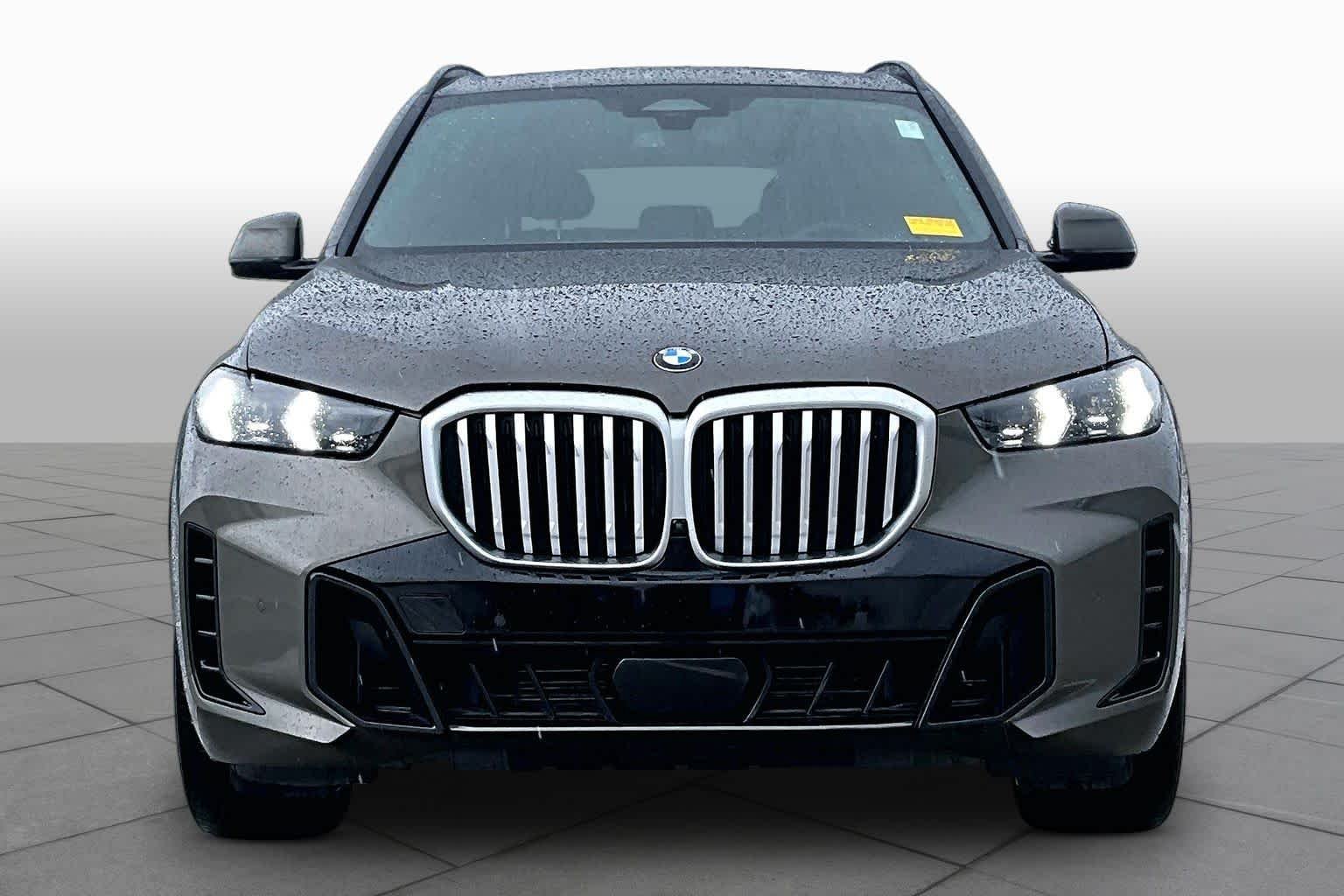 Used 2024 Manhattan Green Metallic BMW sDrive40i image 4