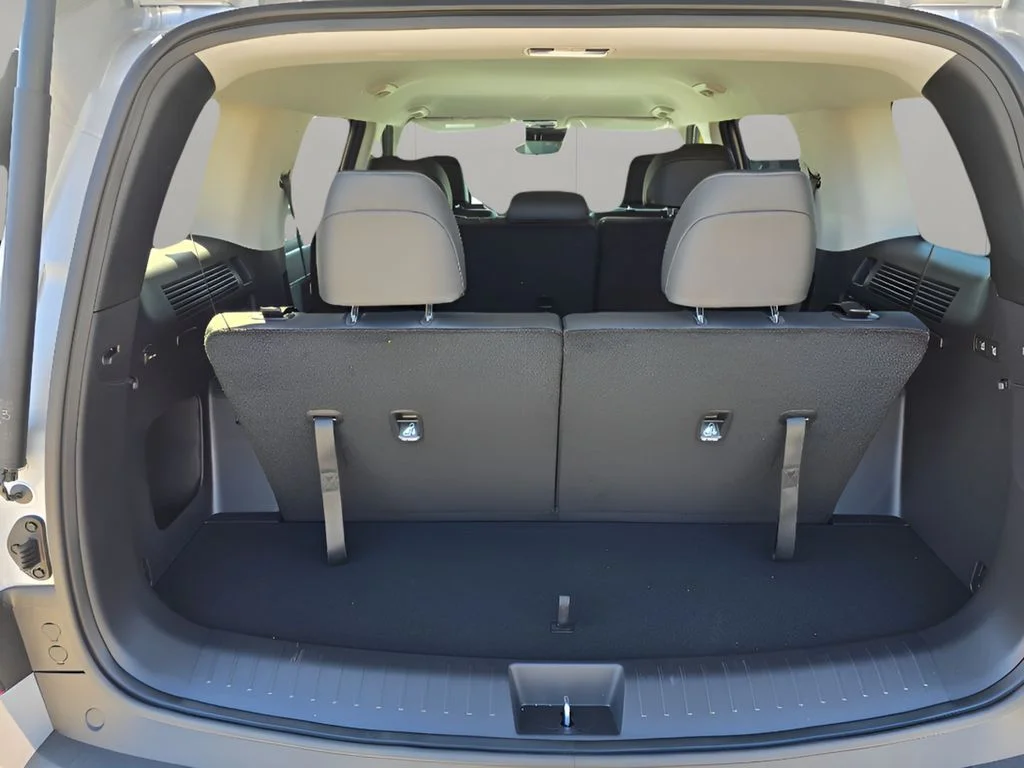 Used 2026 Shimmering Silver Hyundai SEL image 25