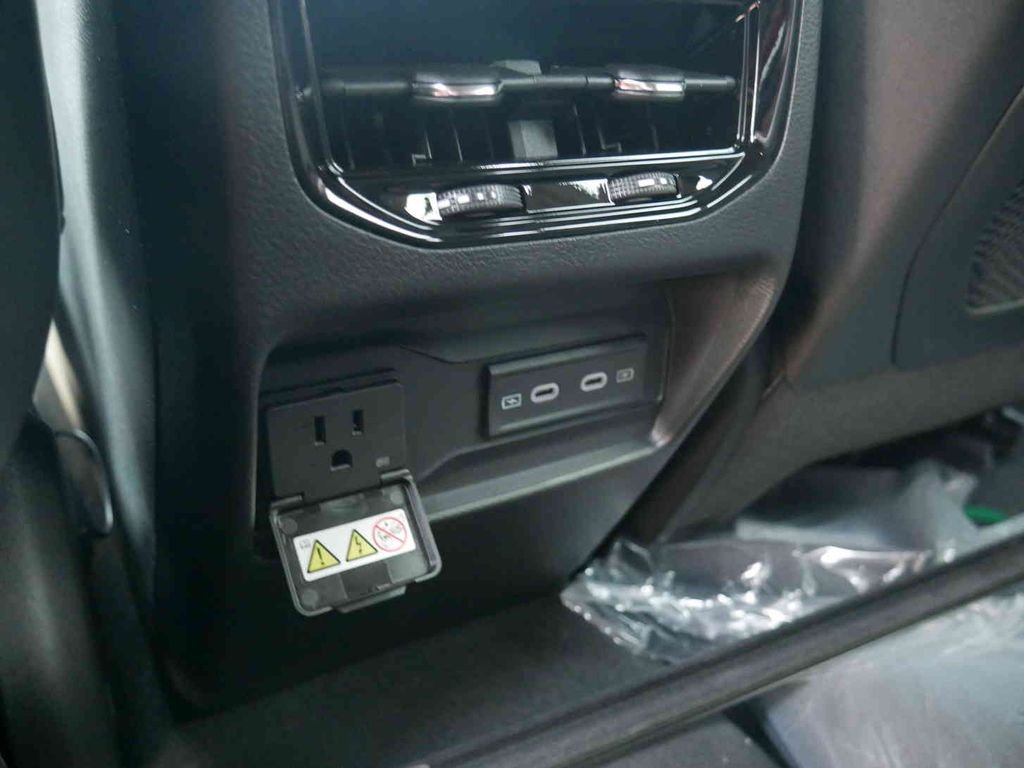 New 2026 Bright White Clear-Coat Exterior Paint Jeep Laredo image 14