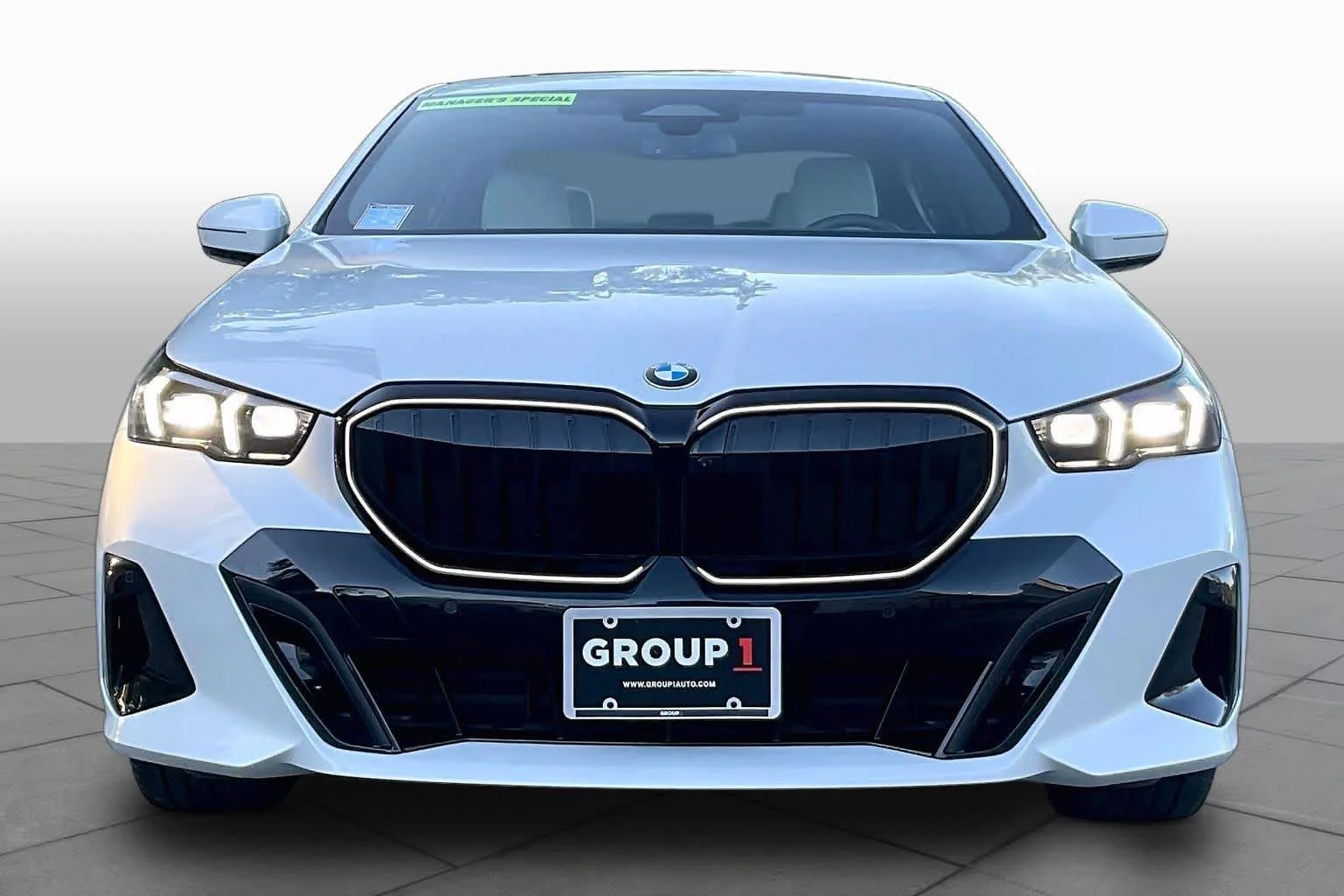 New 2026 Mineral White Metallic BMW 530i xDrive image 3