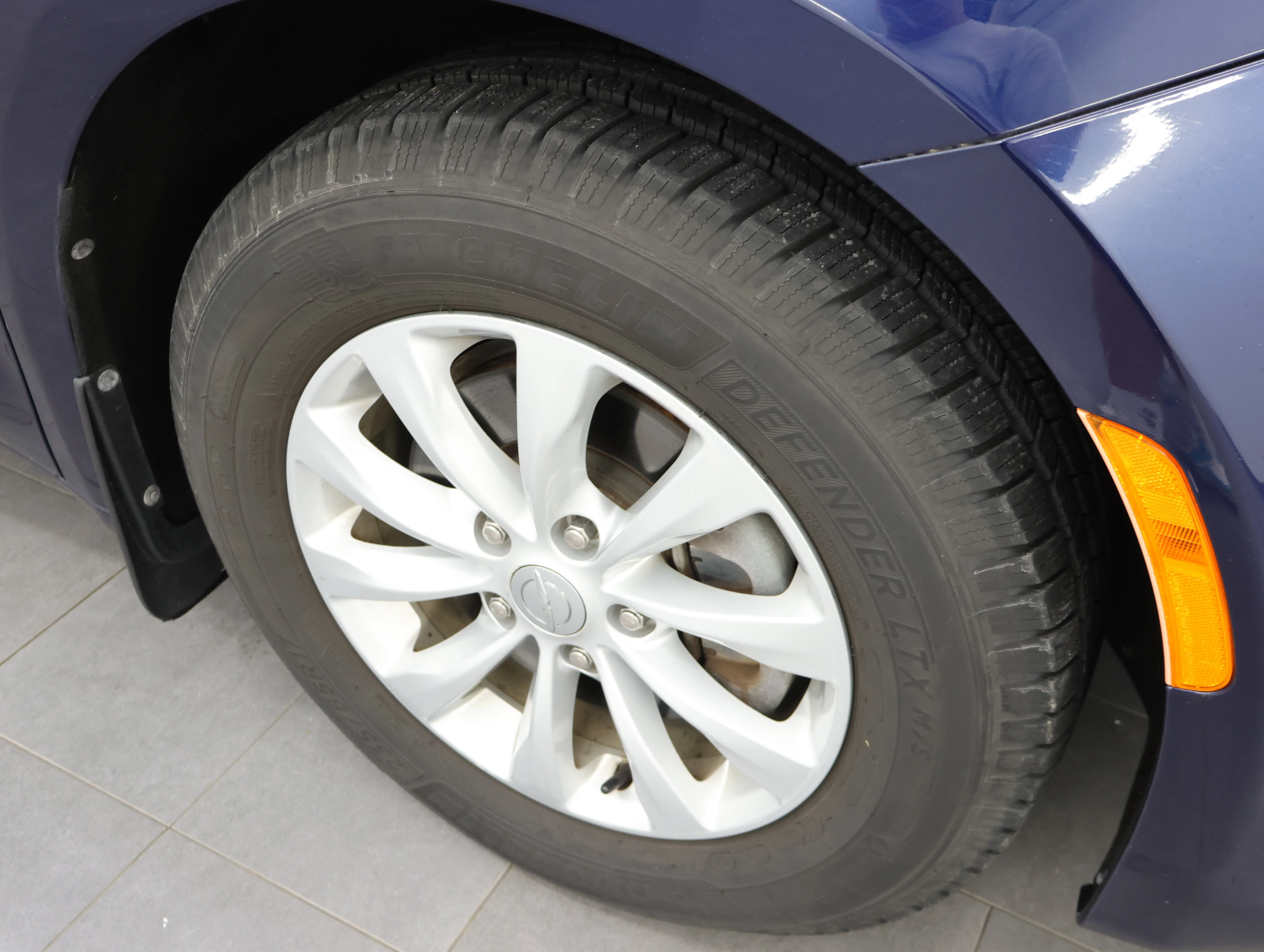 Used 2017 Jazz Blue Pearlcoat Chrysler Touring L image 3