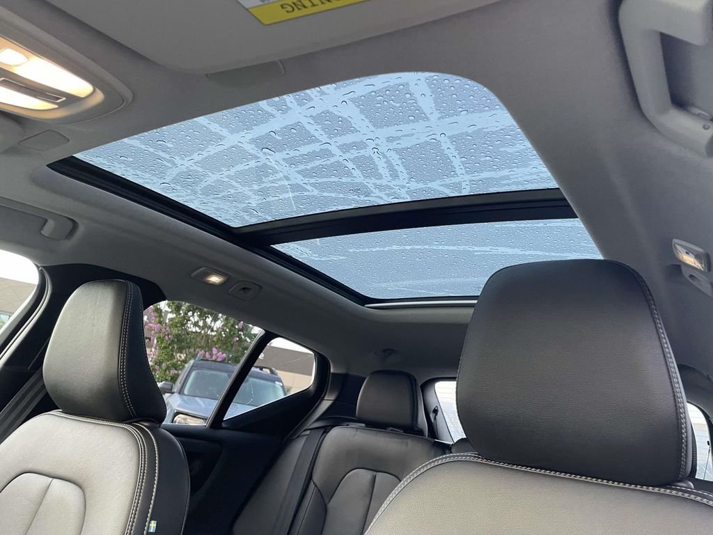 Used 2025 Vapour Grey Metallic Volvo Core Bright Theme image 9