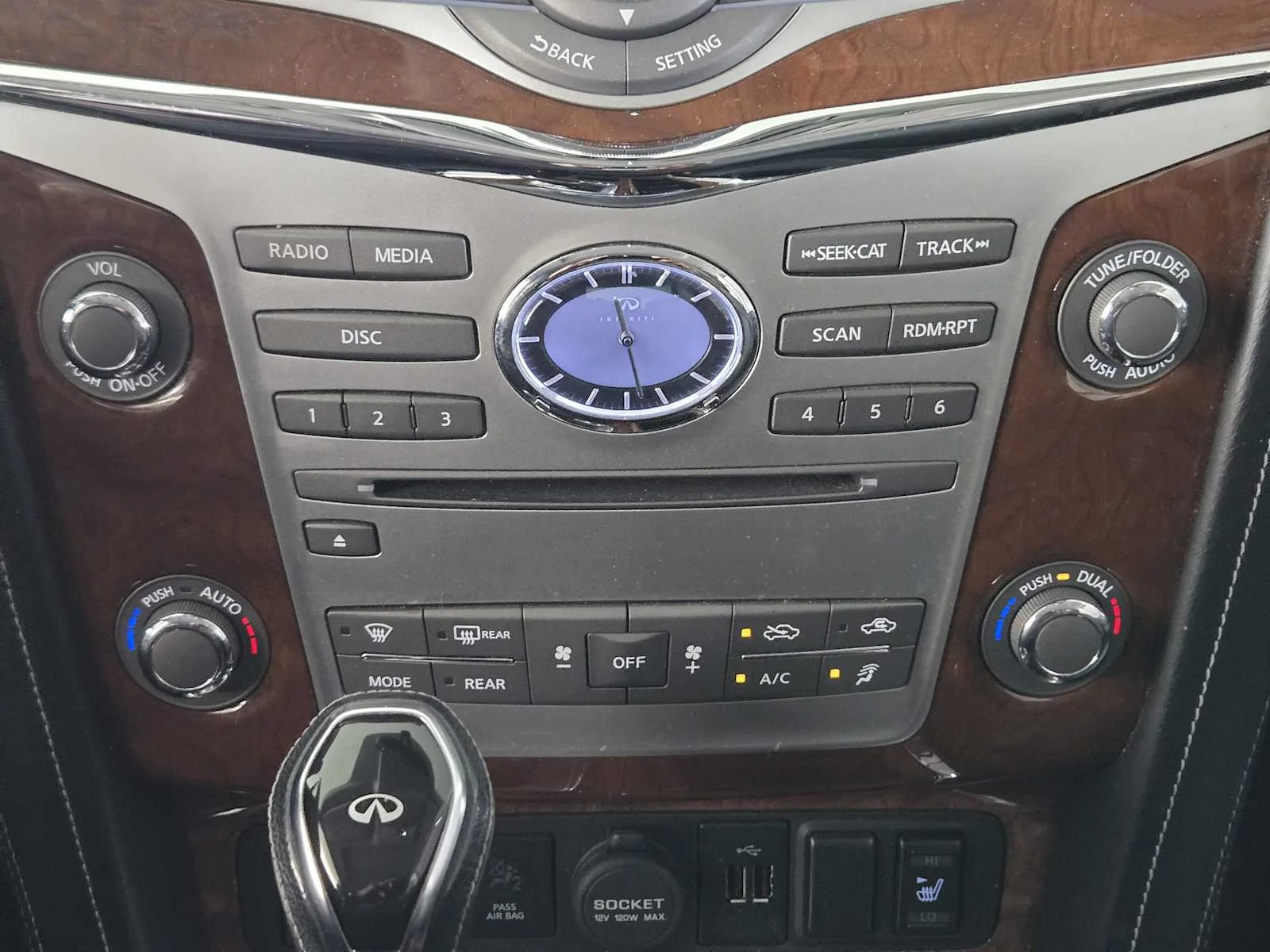 Used 2018 Champagne Quartz INFINITI  image 18