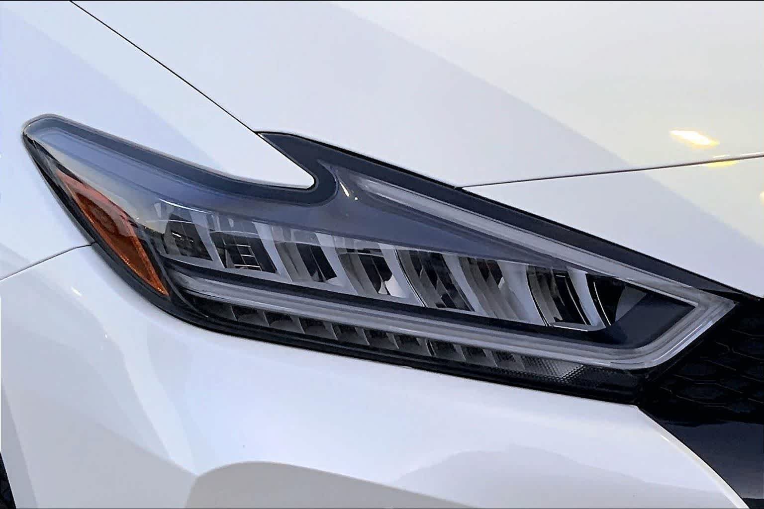 Used 2023 Pearl White Tricoat Nissan Platinum image 26