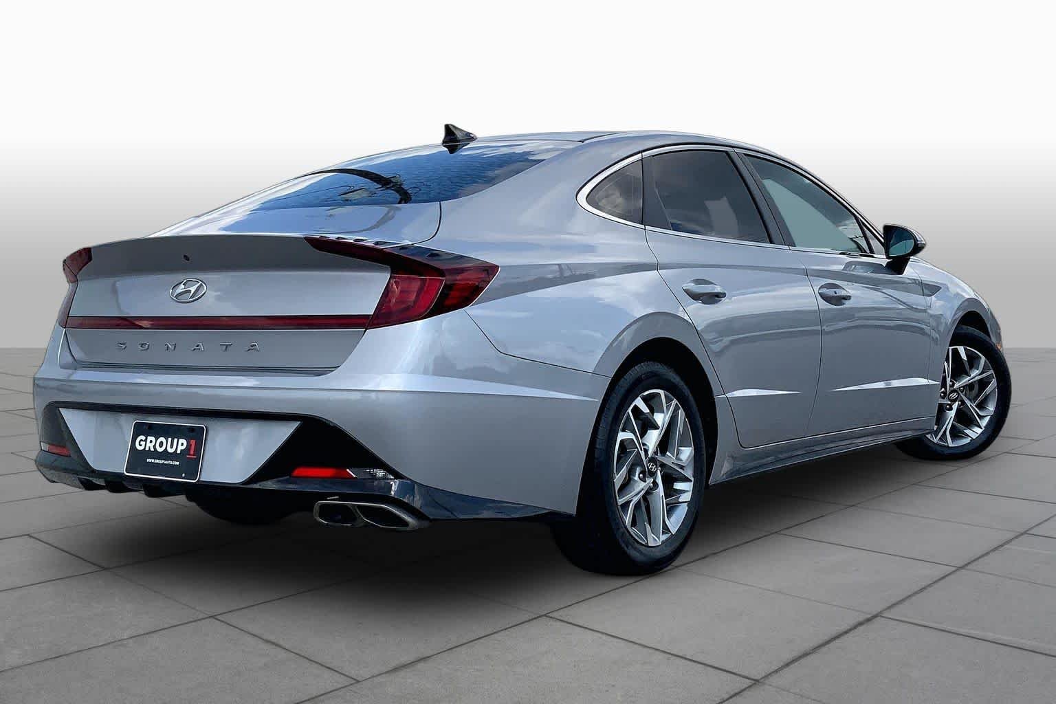 Used 2023 Hampton Gray Hyundai SEL image 13