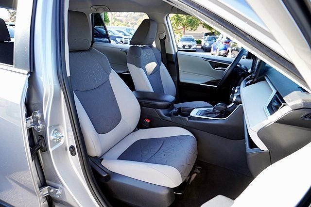 Used 2021 Silver Toyota XLE image 13