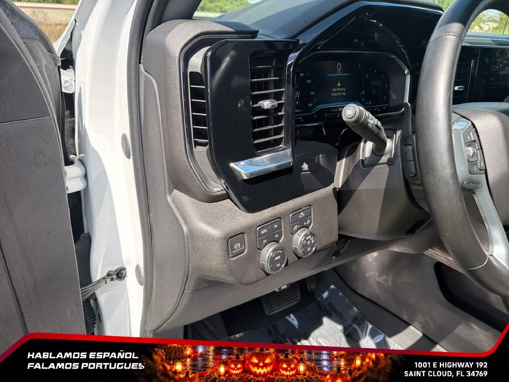 Used 2023 SUMMIT WHITE Chevrolet RST image 18