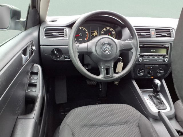 Used 2014 Gray Volkswagen 2.0L S image 4