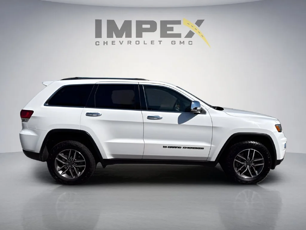 Used 2022  Jeep Limited image 6