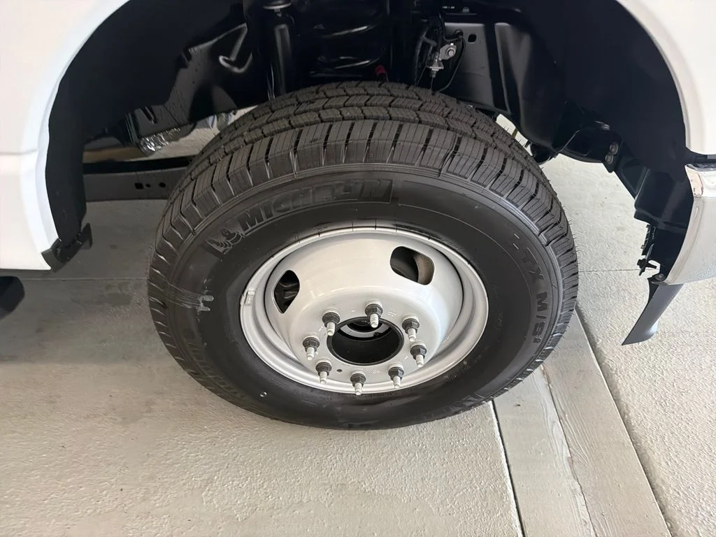 New 2027 Oxford White Ford F-350® XL image 5