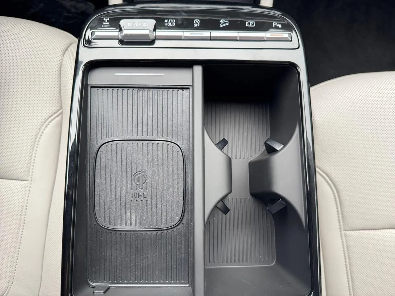 New 2026 Black Hyundai Limited AWD image 17