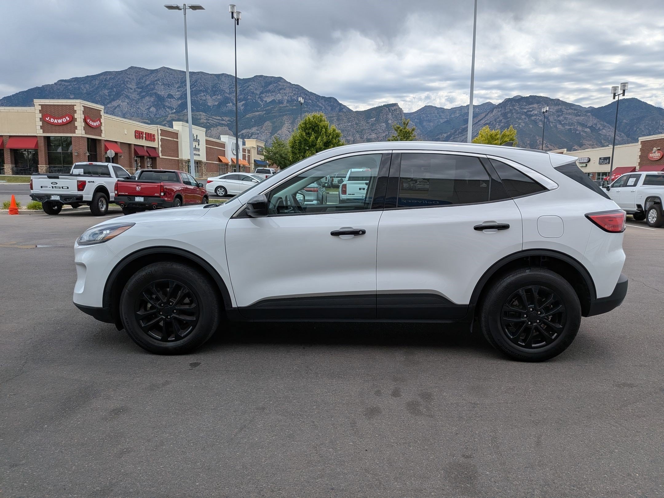 Used 2022 Oxford White Ford SE image 7