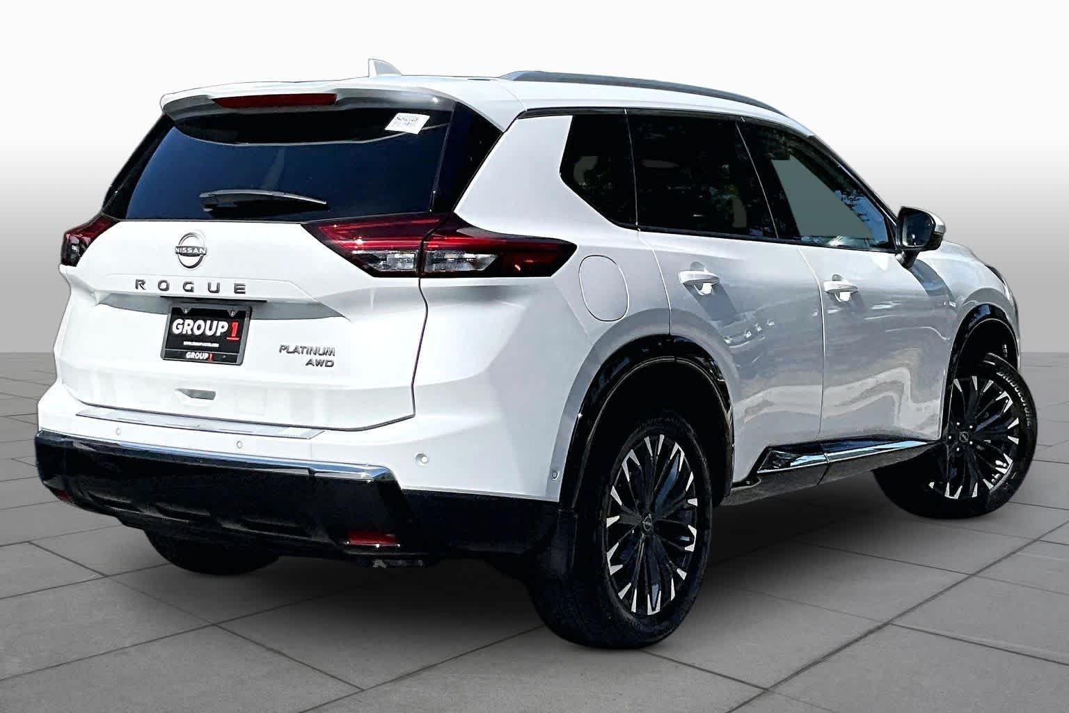 Certified Used 2025 Everest White Pearl Nissan Platinum image 13
