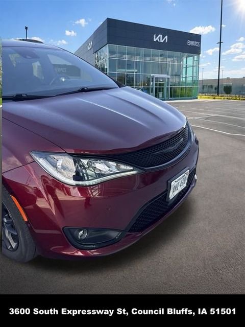 Used 2020 Red Chrysler Launch Edition image 20