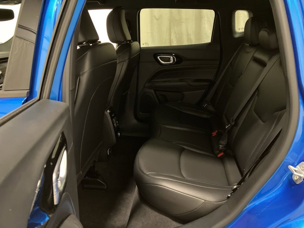 New 2026 Hydro Blue Pearl-Coat Exterior Paint Jeep Limited Altitude image 11