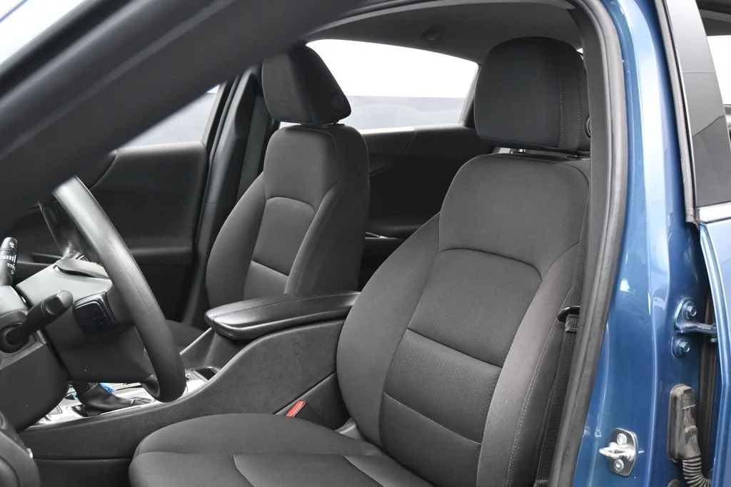 Used 2024 Lakeshore Blue Metallic Chevrolet LT image 9