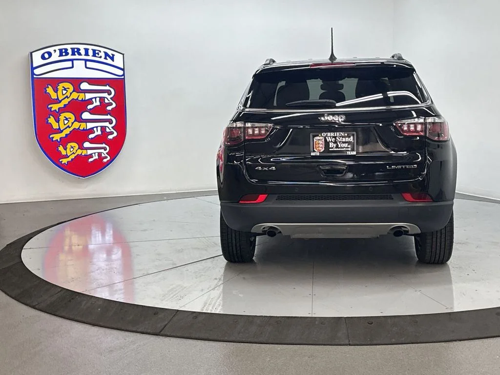 Used 2023 Diamond Black Jeep Limited image 27