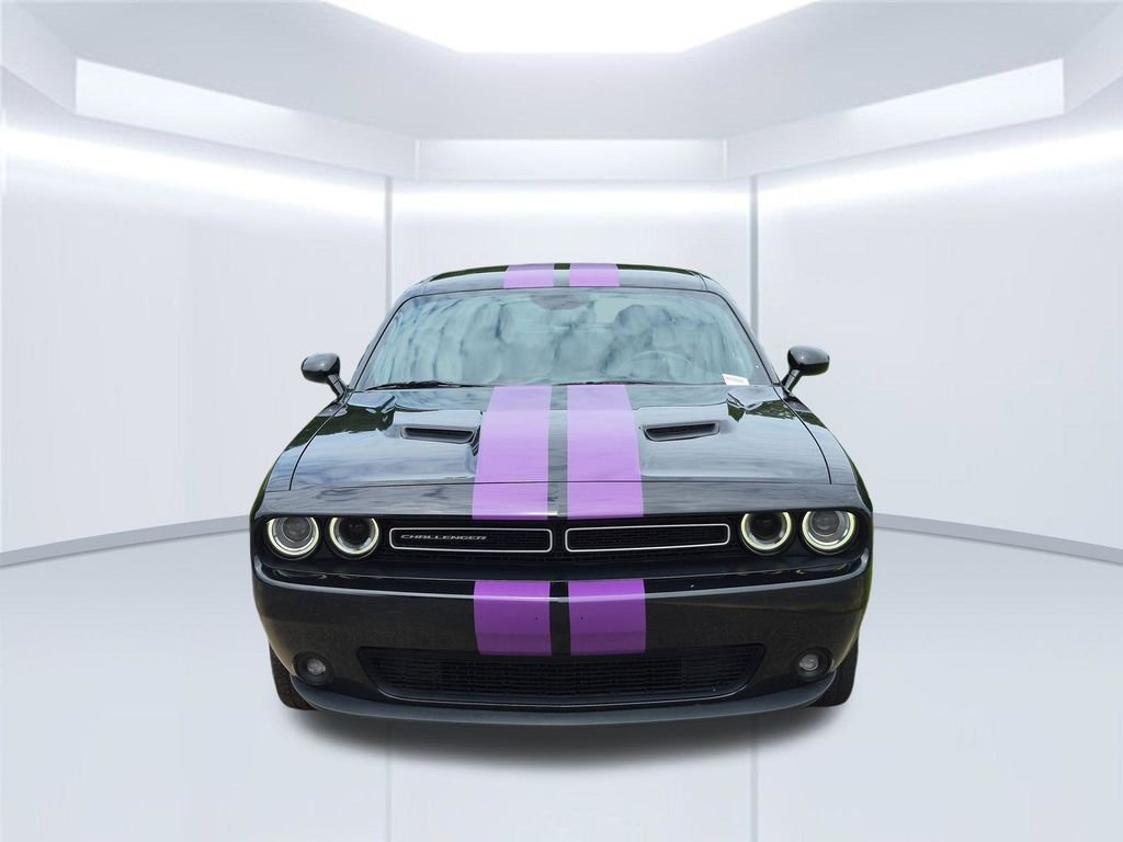 Used 2019 Black Dodge SXT image 10
