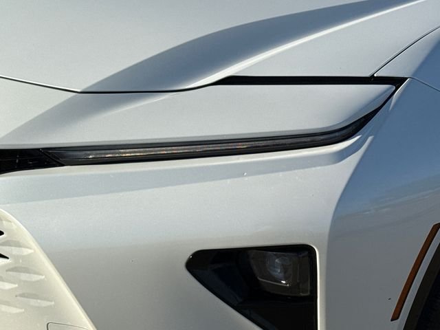 Used 2025 White Toyota XLE image 4