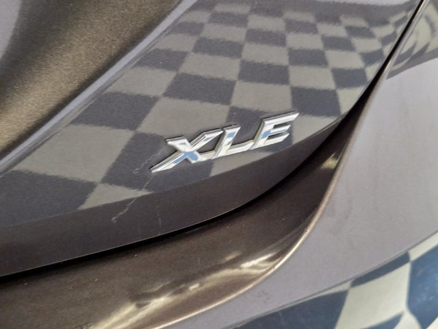 Used 2018 Brown Toyota XLE image 7
