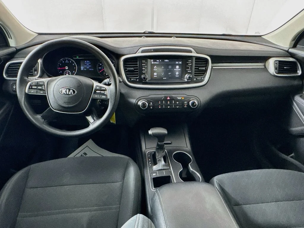 Used 2019 Black Kia L image 25