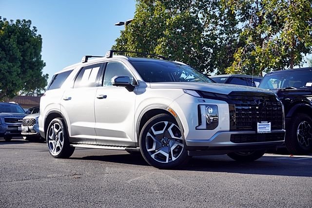 Used 2025 Silver Hyundai SEL Premium image 1