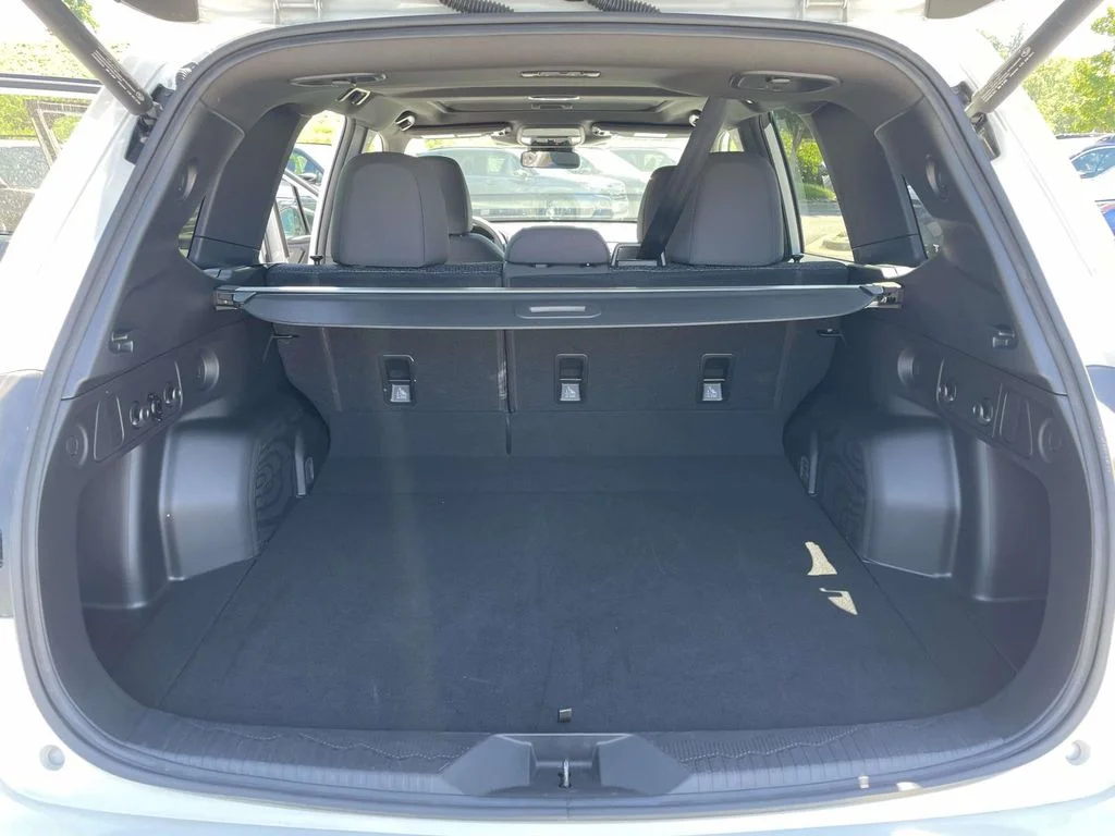 Used 2025 Crystal White Pearl Subaru Premium image 29
