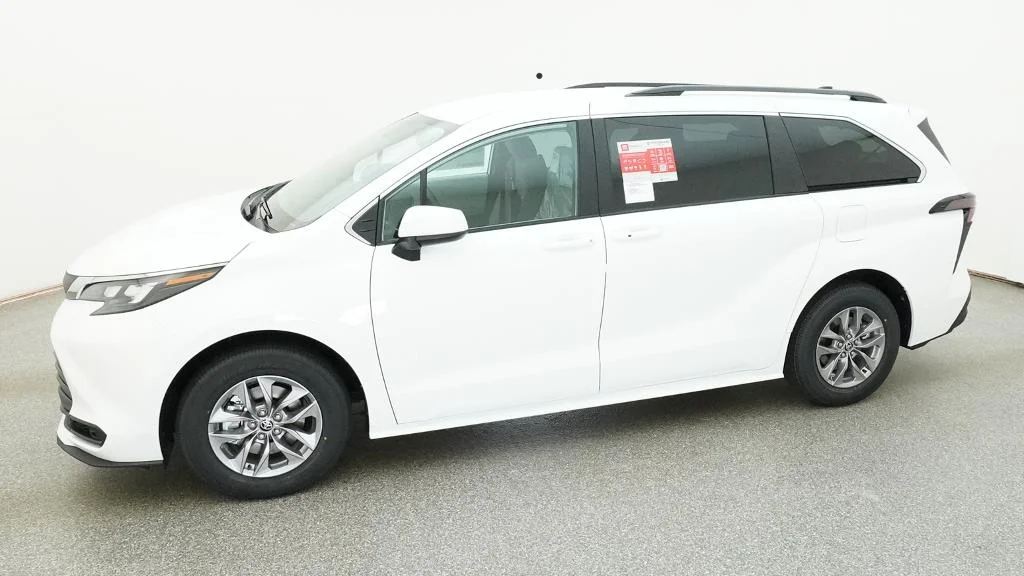 New 2026 Ice Cap Toyota LE image 5