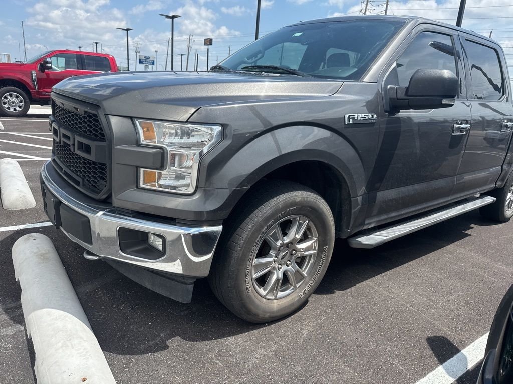 Used 2017 Gray Ford XLT image 1
