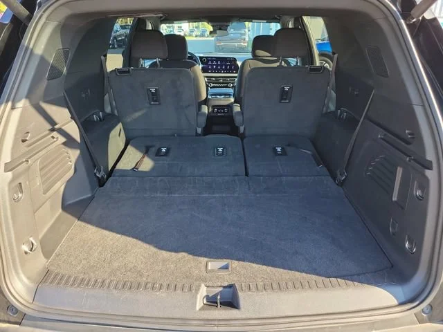 2025 Chevrolet Traverse LT - Photo 10