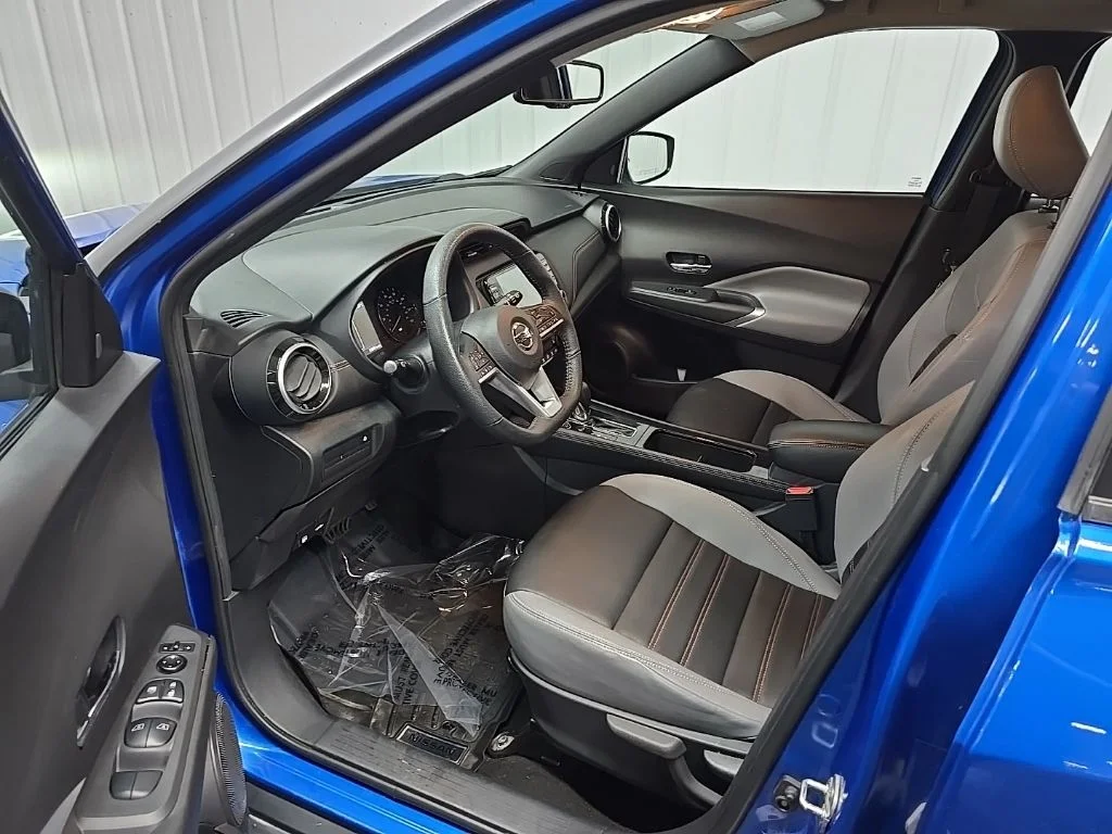 Used 2021 Blue Nissan SR image 31