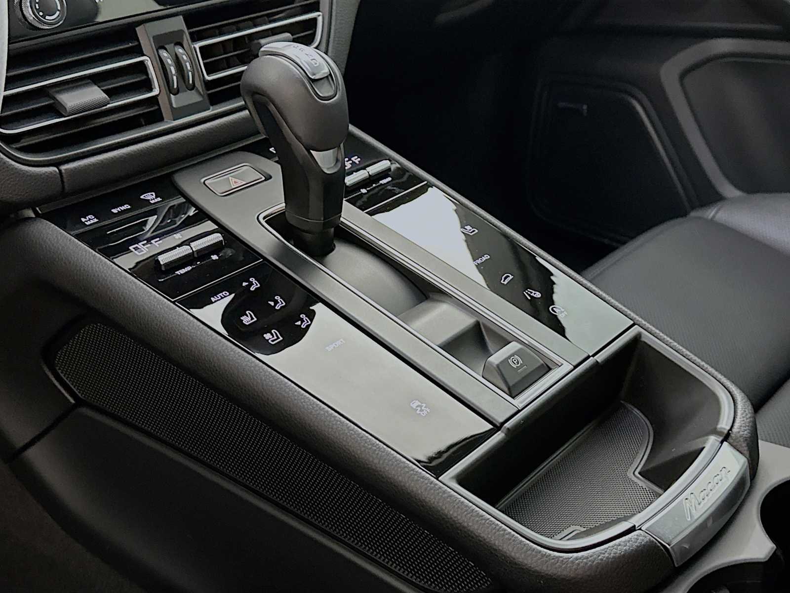 2025 Porsche Macan T - Photo 21